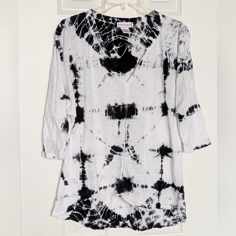 Women's (Small) Black & White Tie-Dye Long Sleeve V-Neck Top/Tee